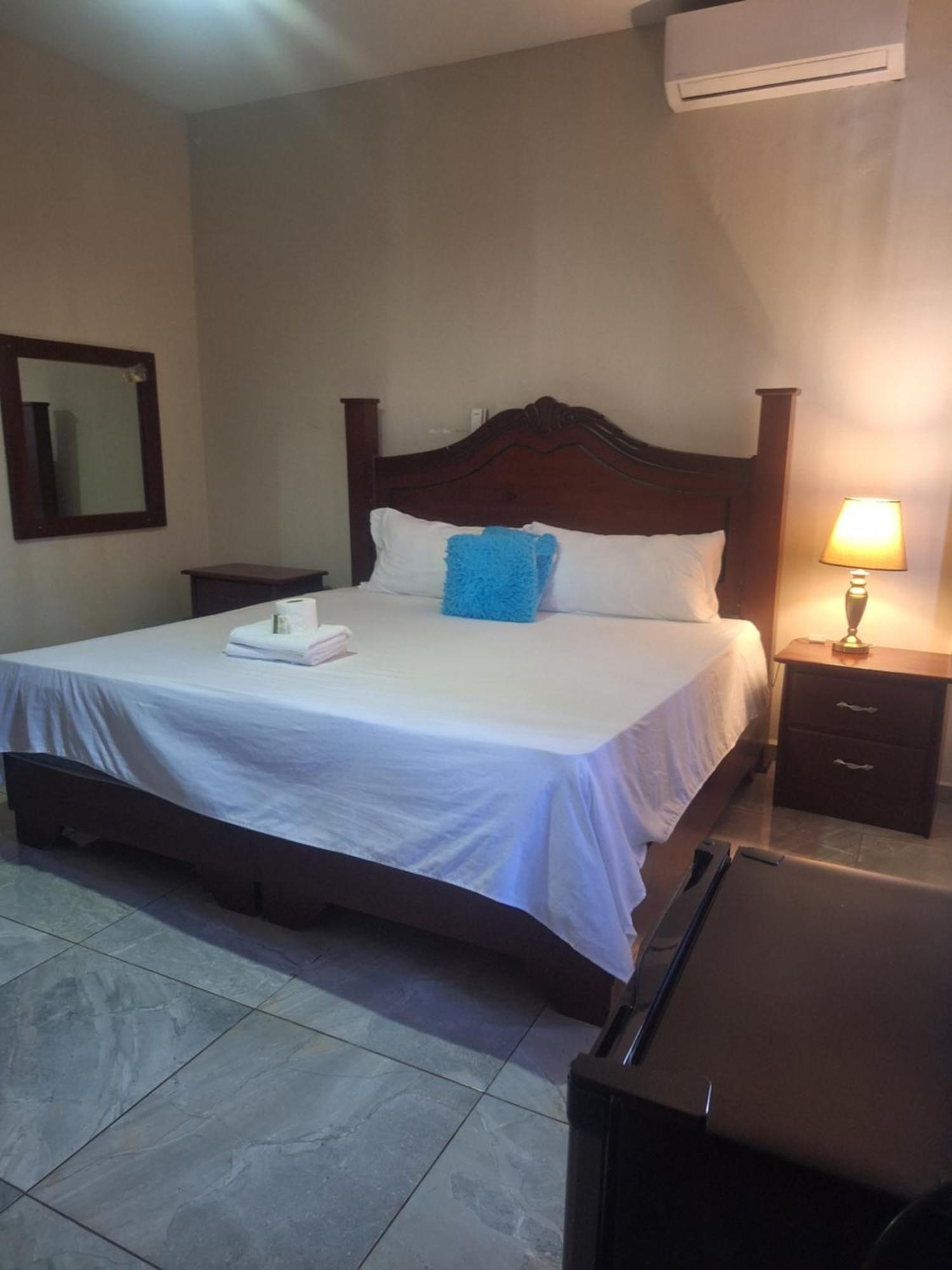 Hotel Enrique II Zona Colonial Vista Al Malecon 산토도밍고 외부 사진